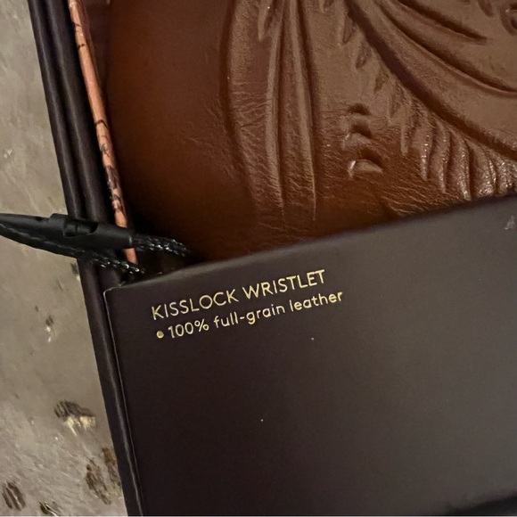 NWT Patricia Nash Kisslock Leather Clutch Wristlet Snap Closure - Picture 5 of 6